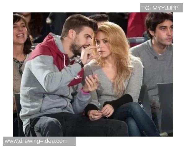 国外足球明星的女友们：她们的魅力与生活揭秘